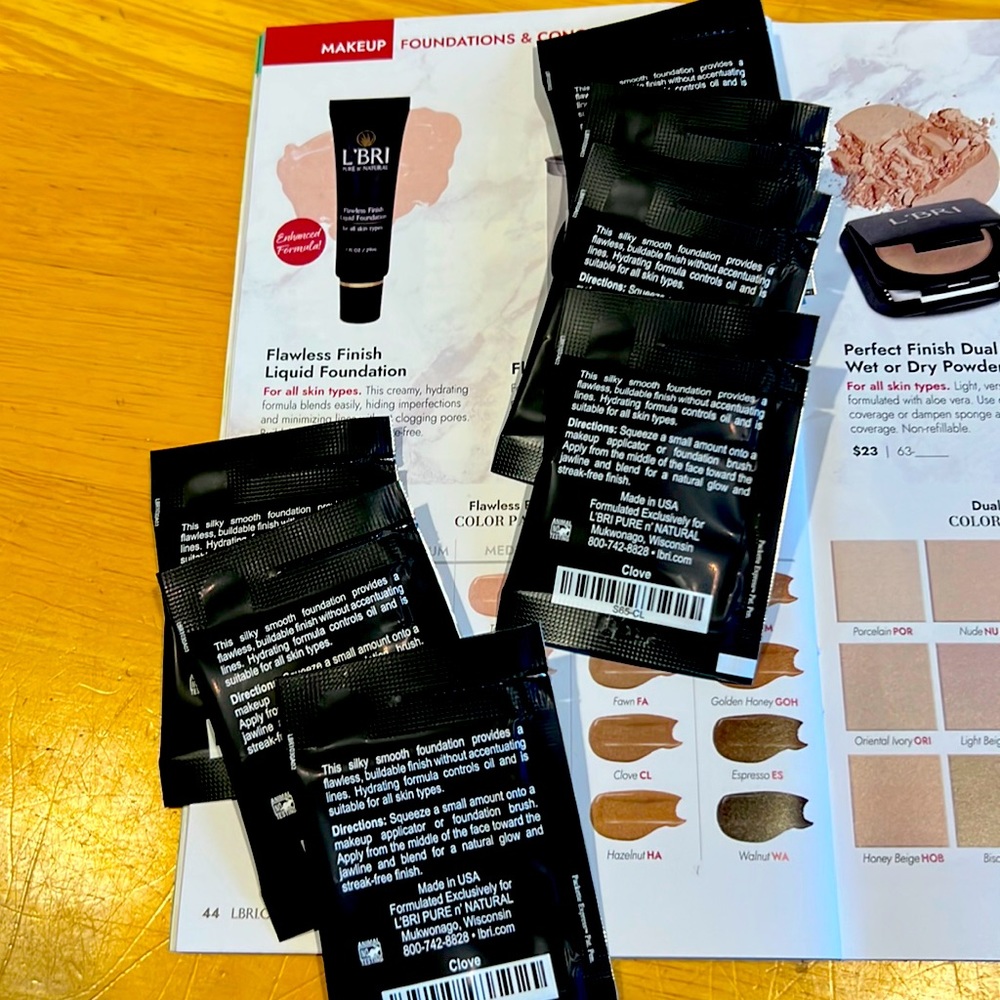 L’Bri Flawless Finish Liquid Foundation samples - Clove (qty 7)